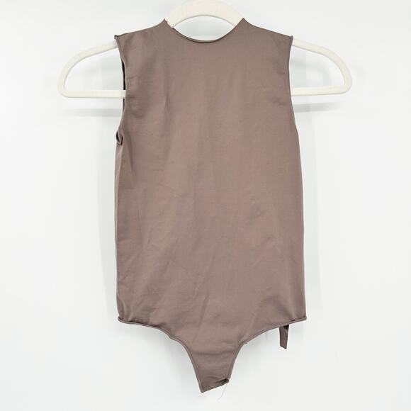 Skims Womens Minimalist Essential Crewneck Sleeveless Bodysuit XXS / XS Taupe - Picture 2 of 7